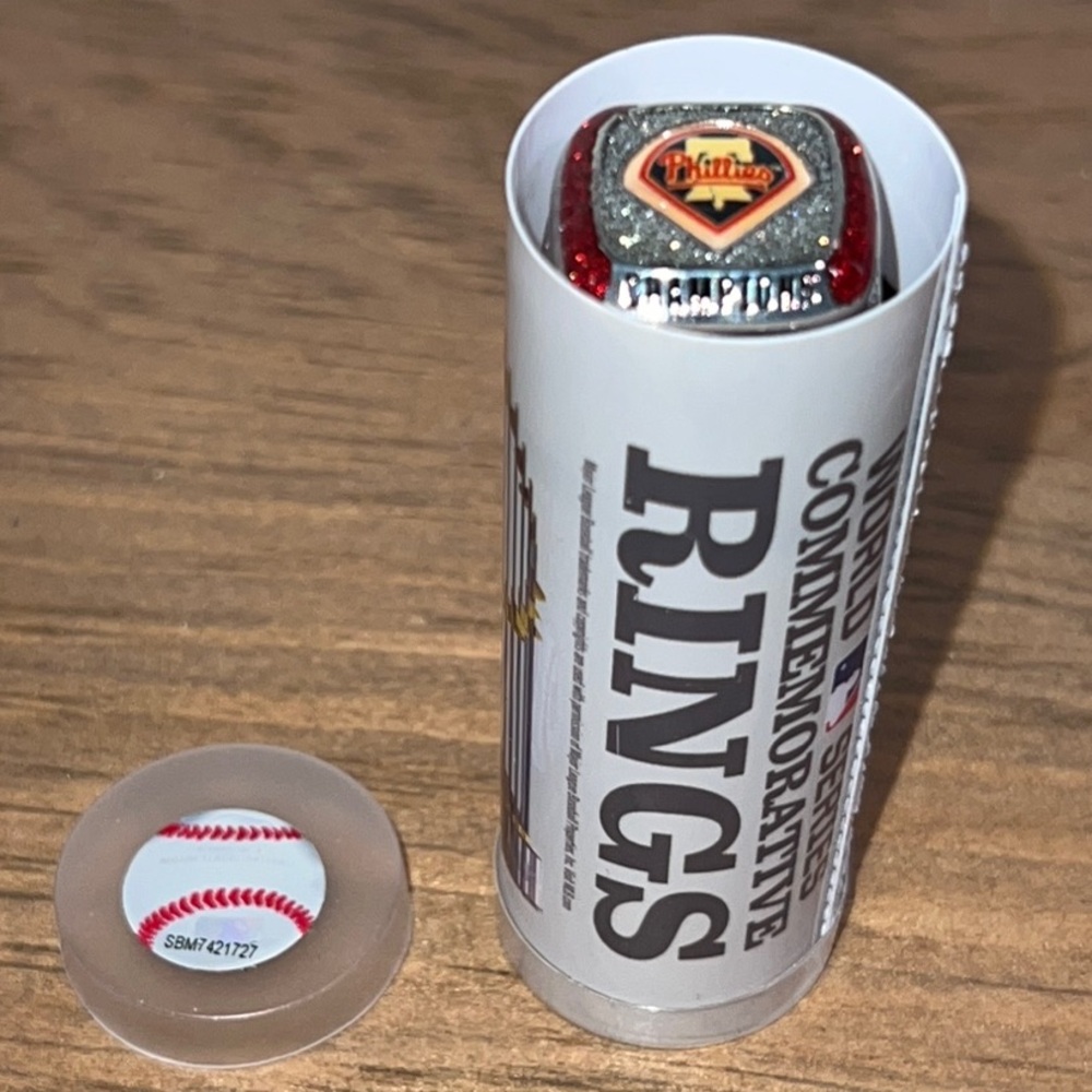 Philadelphia Phillies Commemorative 2008 World Series Champions Ring - Picture 7 of 11